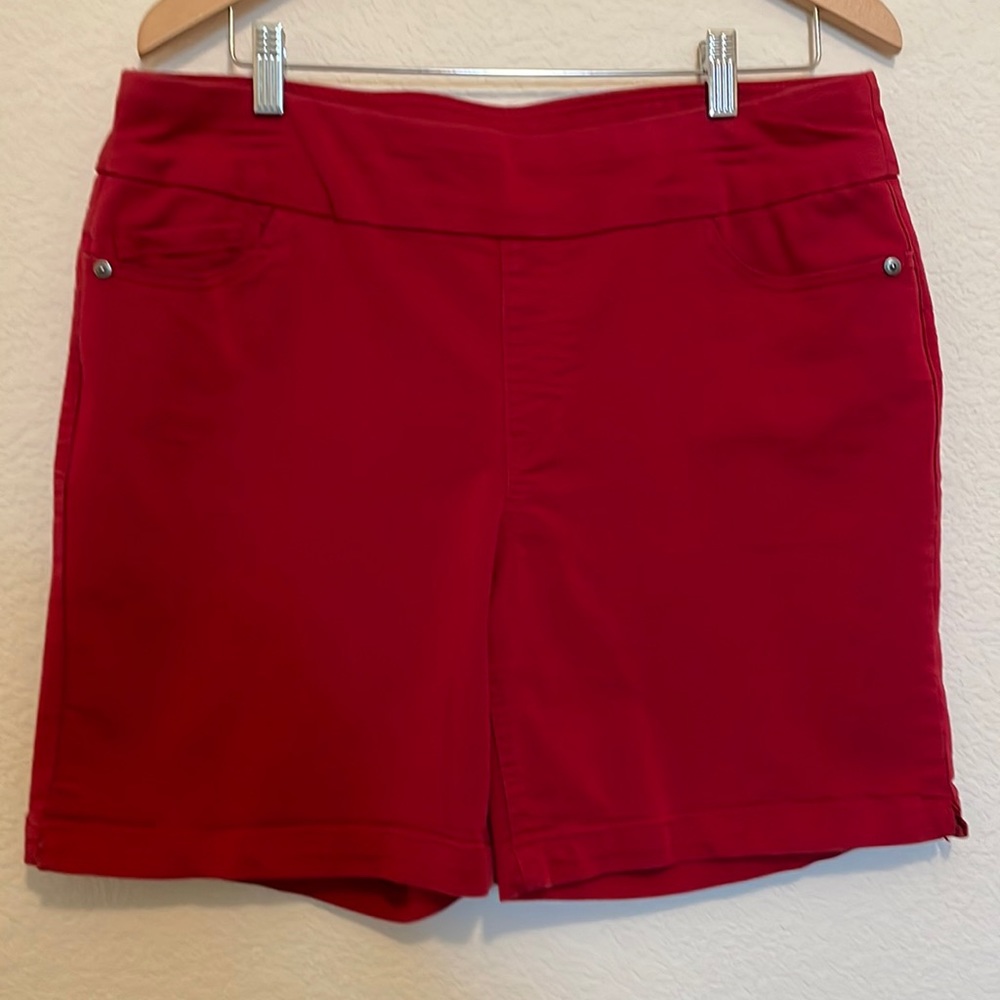Liz Claiborne tummy control, elastic waist, mid-rise, pull-on shorts, size 14